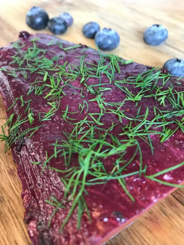 Graved Lachs mit Wildheidelbeeren ( Blaubeeren ) und eine Prise Dill 1.1kg