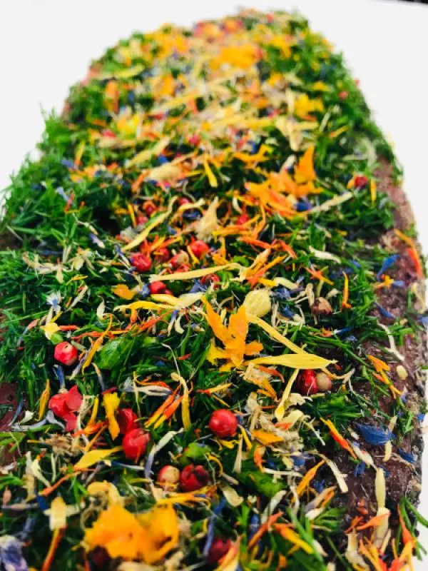 Graved Salmon "Spring" with dill, pink berries, saffron flowers, cornflower blossoms, orange peel 300g