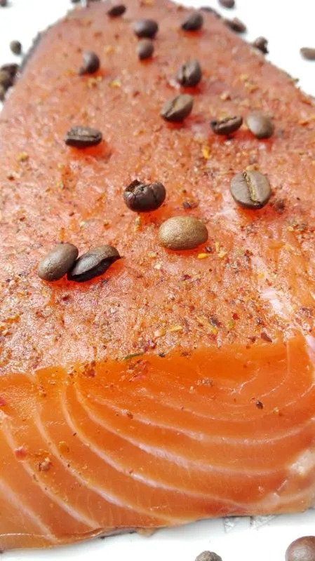 Graved Lachs mit Kaffeebohnen & Piment | Premium Norwegischer Lachs
