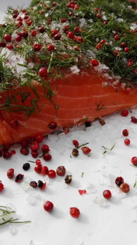 Graved Lachs mit Dill & Rosa Beeren – Frischer Norwegischer Lachs 1,1 kg