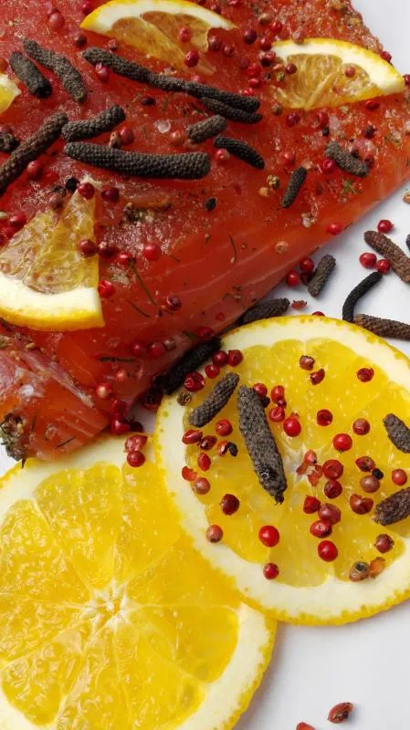 Graved Lachs mit Langpfeffer, Cognac & Orange – Frischer Norwegischer Lachs | Hamburger Fischwerker