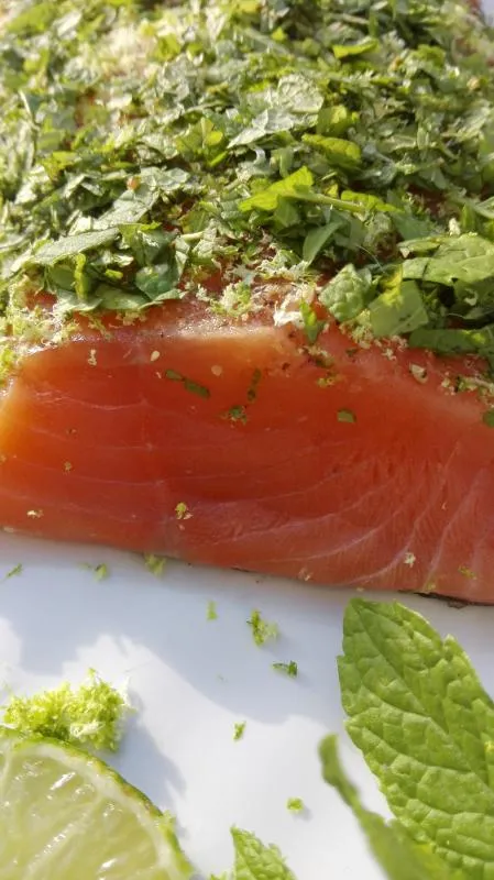 Salmon marinated with mint and lime