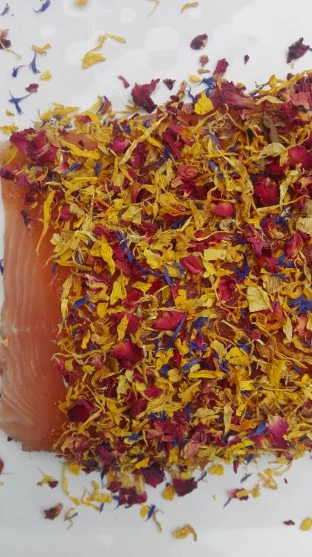 Graved Lachs mit Blütenmischung Nektar | Hamburger Fischwerker