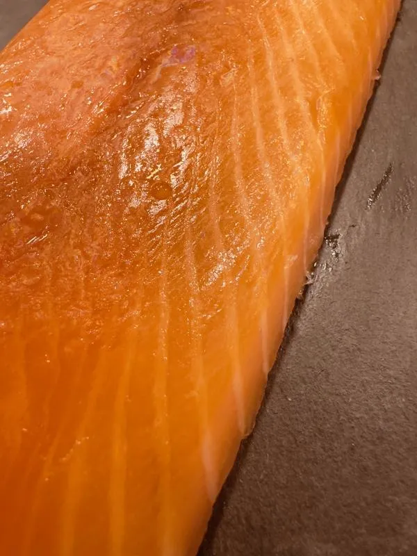 Feinster Räucherlachs Loin, handveredelt und traditionell geräuchert