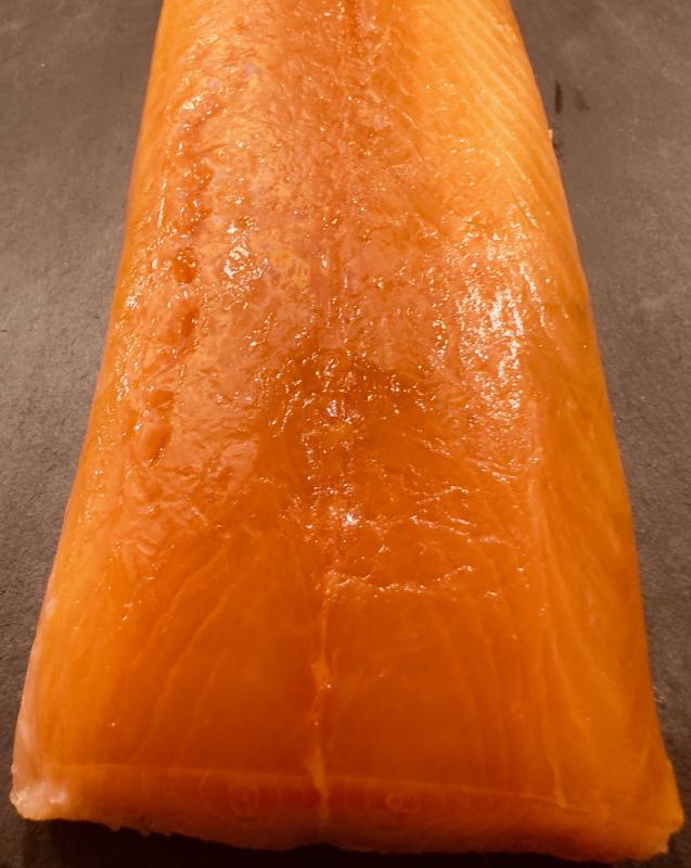 Preview: Feinster Räucherlachs Loin, handveredelt und traditionell geräuchert