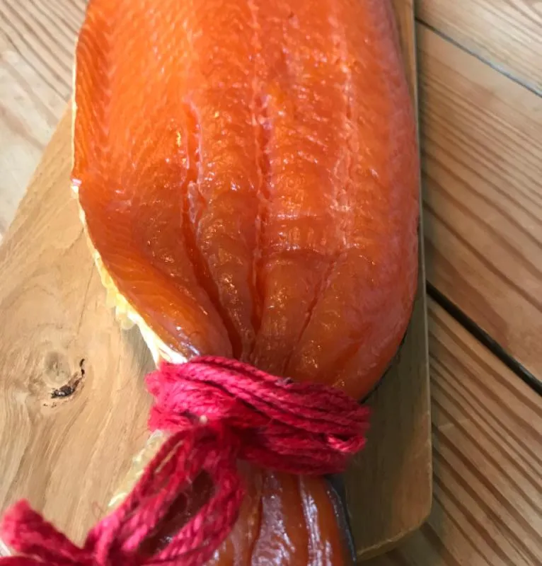 Färöer Räucherlachs – sanft geräuchert & ungeschnitten