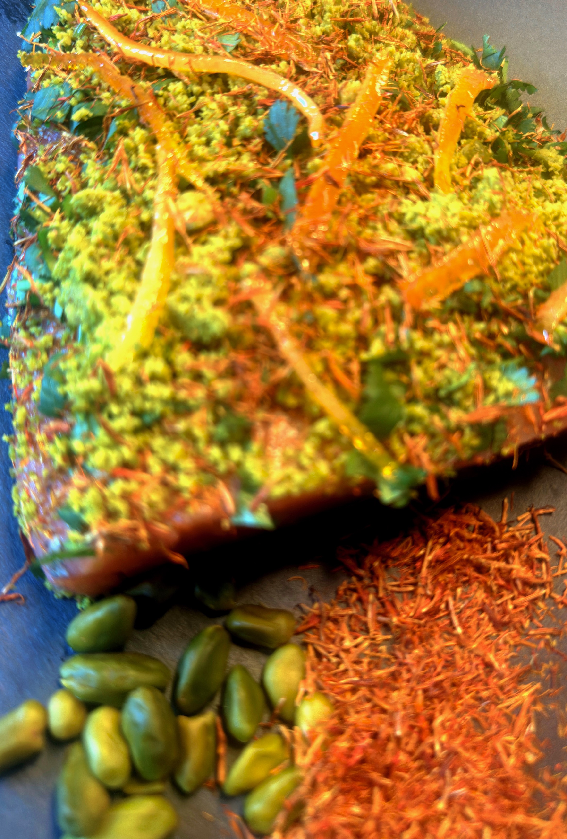 Graved salmon DUBAI with pistachios and saffron flowers approx. 1.1 kg