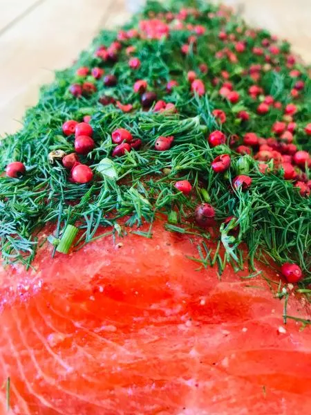 Graved Lachs mit Dill & Rosa Beeren – Frischer Norwegischer Lachs 1,1 kg
