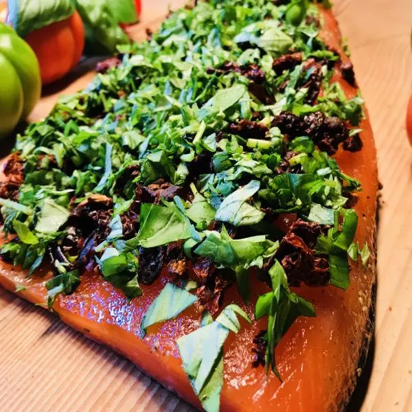 Graved Lachs mit getrocketen Tomaten und frischem Basilikum 1.1 kg