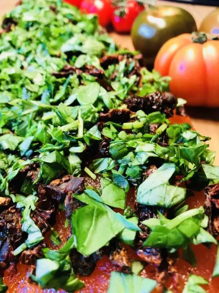 Graved Lachs mit getrocketen Tomaten und frischem Basilikum 1.1 kg