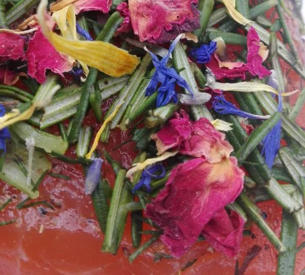 Salmon marinated with rosemary, dill and flower mix