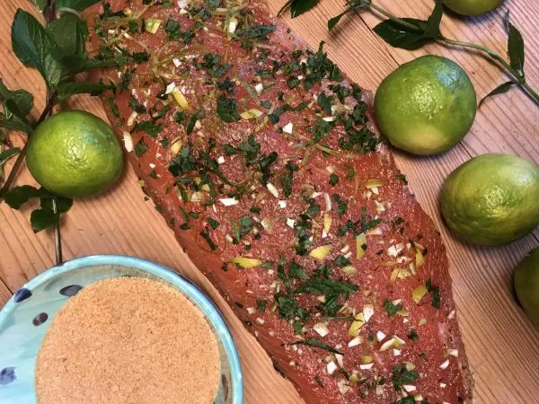 Graved Lachs Caipirinha – 300 g mit Cachaça, Minze & Limonenzesten