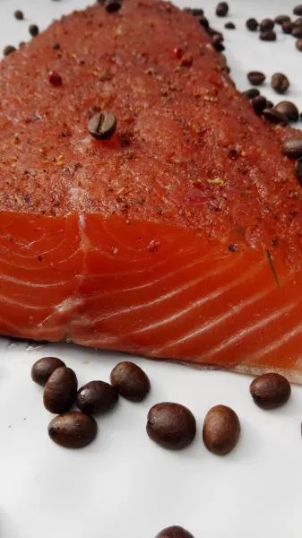 Graved Lachs mit Kaffeebohnen & Piment | Premium Norwegischer Lachs