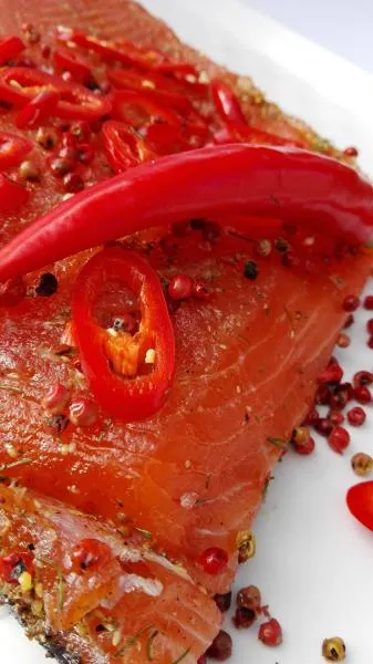 Salmon marinated with pink berries and chilli (slightly spicy)