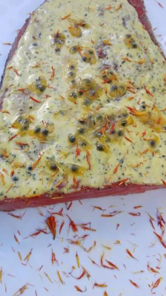 Lachs gebeizt (Graved) mit Maracuja und Safranblüten