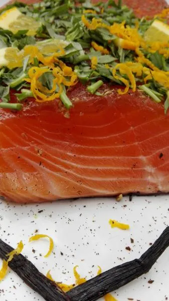 Gebeizter Lachs mit Orange, Estragon & Vanille | Premium Graved Lachs
