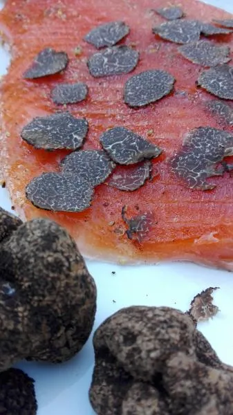 Salmon marinated black winter truffles (Tuber Indicum)