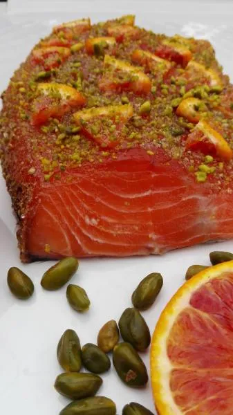 Salmon marinated with gin, blood orange and pistachios 300g
