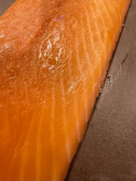 Feinster Räucherlachs Loin, handveredelt und traditionell geräuchert