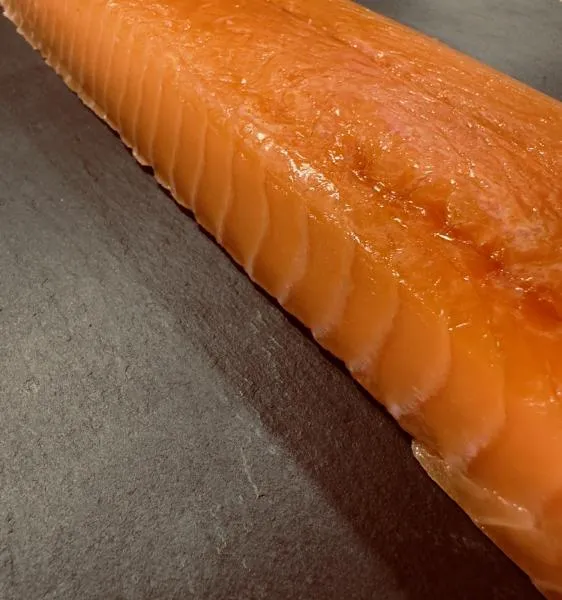 Feinster Räucherlachs Loin, handveredelt und traditionell geräuchert