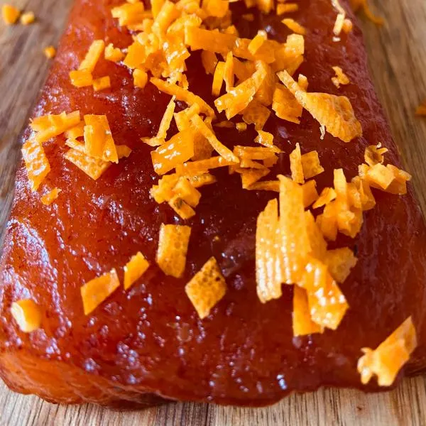 Graved Loin mit Rotsandelholz und Orangenzesten