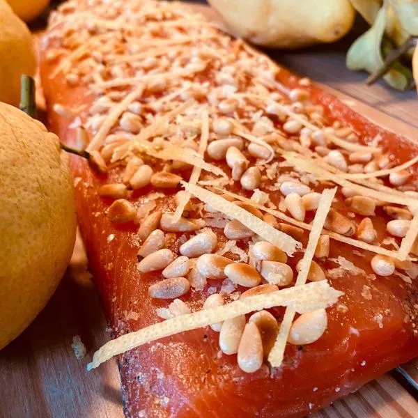 Graved salmon with pine nuts and zests of Amalfi lemons