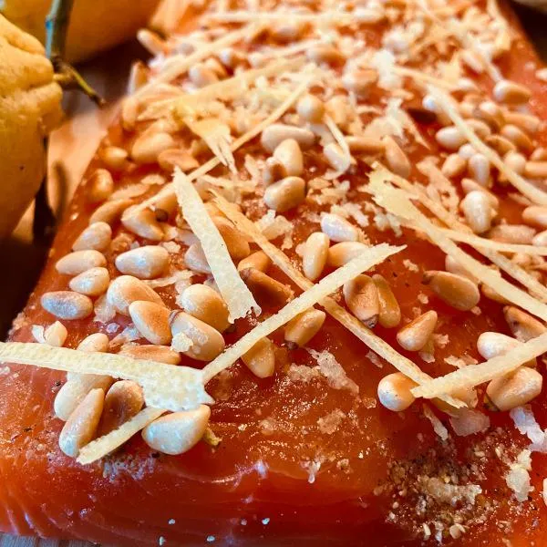 Graved salmon with pine nuts and zests of Amalfi lemons